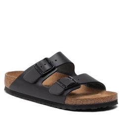 Klapki Birkenstock. Czarne klapki damskie Birkenstock, bez wzorów, bez obcasa, bez zapięcia. Za 499.99 zł.