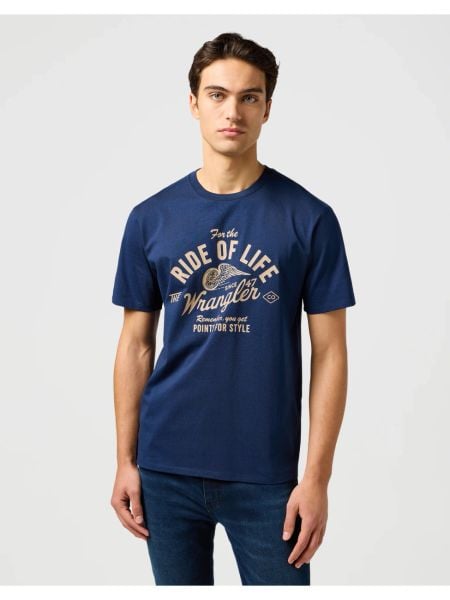 MESKA KOSZULKA WRANGLER AMERICANA TEE NAVY 112362792. Niebieskie t-shirty męskie Wrangler, s, bez wzorów, bez kołnierzyka, bez ramiączek. Za 79.99 zł.