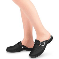 Klapki damskie Inblu AE-01 Czarne. Czarne klapki damskie Inblu, bez wzorów, z materiału, bez obcasa, na koturnie, bez zapięcia. Za 49.00 zł.