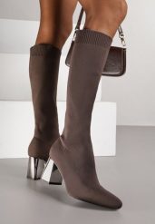 Brązowe Eleganckie Kozaki VICES na Metalicznym Obcasie ze Skarpetkową Cholewką Nalaina. Brązowe kozaki damskie Renee, bez wzorów, bez obcasa, na obcasie, bez zapięcia. Za 159.99 zł.