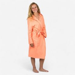 Szlafrok na basen damski Nabaiji Compact z mikrofibry. Brązowe szlafroki damskie WATKO, m, bez wzorów, z materiału, bez ramiączek, z kapturem. Za 89.99 zł.