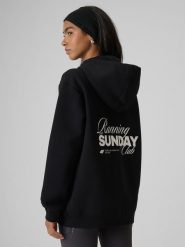 4F Bluza dresowa regular z kapturem damska - czarna L. Czarne bluzy damskie 4F, l, bez wzorów, z dresówki, sportowe, bez ramiączek, z kapturem. Za 249.99 zł.