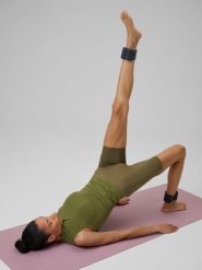 4F Top do jogi slim szybkoschnący damski - oliwkowy L. Brązowe topy damskie 4F, l, bez wzorów, z włókna, klasyczne, bez kołnierzyka, bez ramiączek. Za 99.99 zł.