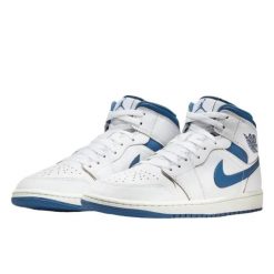 Buty do chodzenia dla dorosłych Air Jordan 1 Mid SE Industrial Blue. Niebieskie obuwie sportowe damskie Jordan, bez wzorów, z materiału, bez zapięcia, trekkingowe. Za 739.99 zł.