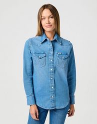 WRANGLER DAMSKA KOSZULA JEANSOWA WRANGLER WESTERN SHIRT SOFT EARTH 112362327. Koszule damskie Wrangler, xs, bez wzorów, z jeansu, bez kołnierzyka, bez ramiączek. Za 179.99 zł.