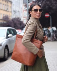 Torebka shopperka premium z miękkiej skóry cielęcej MARCO MAZZINI brązowa camel. Brązowe shopperki damskie bez wzorów, ze skóry, bez dodatków. Za 735.99 zł.