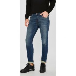 Guess Jeans - Jeansy Chris. Niebieskie jeansy męskie Guess Jeans, z bawełny. W wyprzedaży za 299.90 zł.