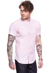 KOSZULA WRANGLER SS 1PKT BUTTON DOWN CAMEO PINK W5944OSY2 112129759. Różowe koszule męskie Wrangler, m, bez wzorów, z materiału, bez kołnierzyka, bez ramiączek. W wyprzedaży za 59.99 zł.