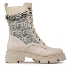 Botki Guess. Brązowe botki damskie Guess, z aplikacjami, bez obcasa, na płaskiej podeszwie, bez zapięcia. Za 849.99 zł.