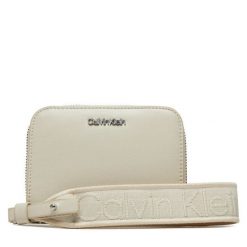 Portfel Calvin Klein. Brązowe portfele damskie Calvin Klein. Za 209.99 zł.