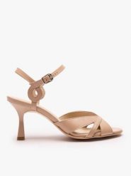 Beżowe sandały na obcasie. Brązowe sandały damskie Ryłko, bez wzorów, z gumy, z okrągłym noskiem, bez obcasa, na obcasie, bez zapięcia. Za 429.99 zł.