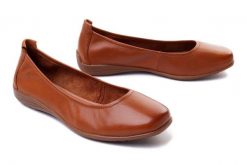 JOSEF SEIBEL 74801 133 240 FENJA 01 camel, baleriny/czółenka damskie. Brązowe balerinki damskie Josef Seibel, bez wzorów, ze skóry, bez obcasa, bez zapięcia. Za 339.90 zł.