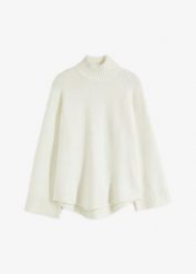 Sweter ze stójką. Białe swetry nierozpinane damskie bonprix, bez wzorów, bez kołnierzyka, bez ramiączek. Za 109.99 zł.