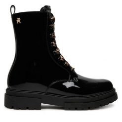 Trzewiki Tommy Hilfiger. Czarne botki damskie Tommy Hilfiger, bez wzorów, bez obcasa, na płaskiej podeszwie, bez zapięcia. Za 509.99 zł.