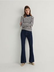 Sweter z wiskozą - wielobarwny. Swetry nierozpinane damskie Reserved, l, bez wzorów, z dzianiny, bez kołnierzyka, bez ramiączek. W wyprzedaży za 39.99 zł.