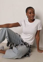 Biały Bawełniany T-shirt w Klasycznym Stylu Nedila. Białe t-shirty damskie Born2be, m, bez wzorów, z bawełny, klasyczne, bez kołnierzyka, bez ramiączek. Za 39.99 zł.