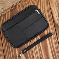 Saszetka męska skórzana do ręki praktyczna pakowna czarna Abruzzo ABR-10. Czarne saszetki i nerki męskie ze skóry, do ręki. Za 99.99 zł.