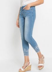 Dżinsy Skinny, mid waist. Niebieskie jeansy damskie bonprix, bez wzorów, z jeansu. Za 169.99 zł.