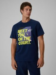 4F T-shirt regular z nadrukiem męski - granatowy L. Niebieskie koszulki sportowe męskie 4F, l, bez wzorów, z bawełny, bez ramiączek, tenisowe. Za 69.99 zł.