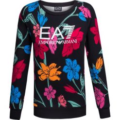 Bluza EA7 EMPORIO ARMANI. Czarne bluzy damskie EA7 Emporio Armani, bez wzorów, z dzianiny, sportowe, bez ramiączek, bez kaptura. W wyprzedaży za 375.00 zł.