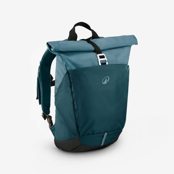 Plecak turystyczny Quechua Escape 500 Rolltop 16+4 litry. Niebieskie plecaki męskie QUECHUA, bez wzorów, sportowe. Za 129.99 zł.