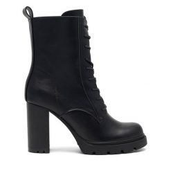 Botki Clara Barson. Czarne botki damskie Clara Barson, bez wzorów, bez obcasa, na słupku, bez zapięcia. Za 169.99 zł.