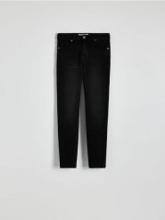 Jeansy slim fit ze średnim stanem - czarny. Czarne jeansy damskie Reserved, bez wzorów, z bawełny. Za 99.99 zł.