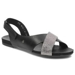 Czarne Sandały Armodo Stylowe Obuwie Damskie. Czarne sandały damskie Armodo, bez wzorów, bez obcasa, bez zapięcia. Za 249.00 zł.