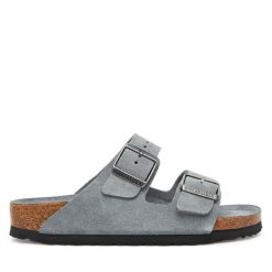 Klapki Birkenstock. Szare klapki damskie Birkenstock, bez wzorów, bez obcasa, bez zapięcia. Za 469.99 zł.