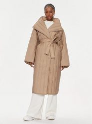 Calvin Klein Płaszcz przejściowy K20K206767 Brązowy Relaxed Fit. Brązowe płaszcze damskie Calvin Klein, m, bez wzorów, z syntetyku, bez kołnierzyka, bez kaptura. Za 1,199.00 zł.