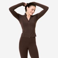 Bluza na zamek damska Domyos fitness. Brązowe bluzy damskie DOMYOS, xl, bez wzorów, z elastanu, eleganckie, bez ramiączek, bez kaptura. Za 159.99 zł.