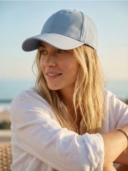 Bawełniana czapka z daszkiem - błękitny. Niebieskie czapki damskie Sinsay, bez wzorów, z bawełny. Za 9.99 zł.