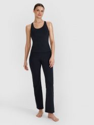 4F Legginsy do jogi i pilatesu z rozszerzanymi nogawkami damskie - czarne XS. Czarne legginsy damskie 4F, s, bez wzorów, z dzianiny, z podwyższonym stanem, na fitness i siłownię. W wyprzedaży za 149.99 zł.