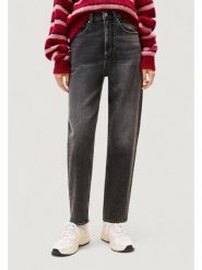 Tommy Jeans Jeansy Mom Jean Uh Tpr Bi0187 Co DW0DW21812 Czarny Mom Fit. Czarne jeansy damskie Tommy Jeans, bez wzorów, z jeansu. Za 409.99 zł.