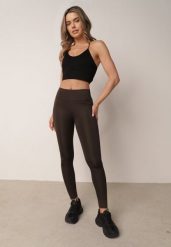 Brązowe Legginsy w Stylu Basic z Wyszczuplającym Pasem Samertes. Brązowe legginsy damskie Born2be, bez wzorów, z jeansu. Za 39.99 zł.