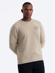 Nierozpinana dresowa bluza męska z naszywką w stylu college – piaskowa V3 OM-SSNZ-0134 - XXL. Bluzy męskie Ombre Clothing, l, z aplikacjami, z bawełny, casualowe, bez ramiączek, bez kaptura. W wyprzedaży za 79.99 zł.
