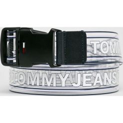 Tommy Jeans - Pasek. Białe paski damskie Tommy Jeans, bez wzorów, z jeansu. W wyprzedaży za 119.90 zł.