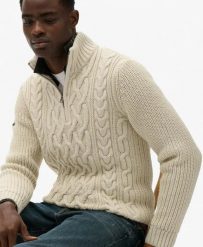 Superdry Sweter Jacob z warkoczowym splotem i półzamkiem — Slim fit z wełną i. Brązowe swetry męskie Superdry, xl, z aplikacjami, z wełny, eleganckie, bez kołnierzyka, bez ramiączek. Za 438.50 zł.