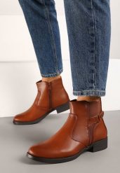Jasnobrązowe Płaskie Botki Ozdobione Nitami i Paskiem Emithvin. Brązowe botki damskie Renee, bez wzorów, z jeansu, eleganckie, bez obcasa, na obcasie, bez zapięcia. Za 54.99 zł.