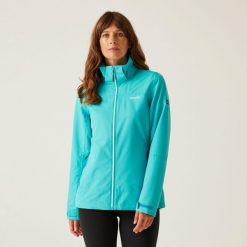 Damska kurtka wodoodporna Regatta Oakhowe. Niebieskie kurtki sportowe damskie Regatta, bez wzorów, z poliesteru, bez ramiączek, bez kaptura, trekkingowe. W wyprzedaży za 279.99 zł.
