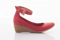 Czółenka Bayla-Mik 14018-5136 Luna Pink, Skóra naturalna - 39. Czerwone czółenka damskie Bayla, na lato, bez wzorów, z materiału, bez obcasa, na koturnie, bez zapięcia. W wyprzedaży za 134.10 zł.