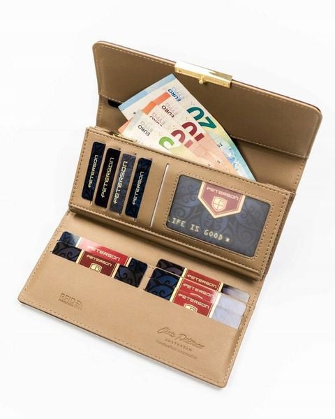 Portfel damski Peterson PTN 006-DN beżowy. Brązowe portfele damskie Peterson, ze skóry ekologicznej. Za 51.99 zł.