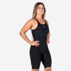 Strój jednoczęściowy pływacki damski Nabaiji Kamyleon Geol z szortami. Czarne stroje kąpielowe damskie Decathlon, s, bez wzorów, z materiału. Za 119.99 zł.