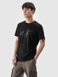 4F T-shirt regular z nadrukiem męski - czarny L. Czarne t-shirty męskie 4F, l, bez wzorów, z bawełny, bez kołnierzyka, bez ramiączek. Za 59.99 zł.