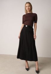 Czarna Wiskozowa Spódnica o Rozkloszowanym Kroju z Plisami i Paskiem Rolea. Czarne spódnice damskie Born2be, na co dzień, l, bez wzorów, z wiskozy, eleganckie, midi, rozkloszowane. Za 129.99 zł.