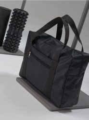 Torba na siłownię - czarny. Czarne torby sportowe męskie Sinsay, bez wzorów. Za 15.99 zł.