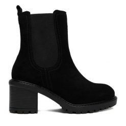 Botki Lasocki. Czarne botki damskie Lasocki, bez wzorów, bez obcasa, na słupku, bez zapięcia. Za 249.99 zł.