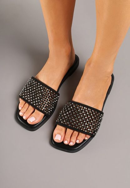 Czarne Klapki z Ażurową Cholewką Galitia. Czarne klapki damskie Born2be, na lato, w ażurowe wzory, z jeansu, bez obcasa, na płaskiej podeszwie, bez zapięcia. Za 99.99 zł.