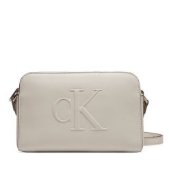 Torebka Calvin Klein Jeans. Białe listonoszki damskie Calvin Klein Jeans, bez wzorów, z jeansu, bez dodatków. Za 161.99 zł.