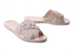 ZAXY JJ285202 DESLUMBRE SLIDE AD off white, klapki damskie. Białe klapki damskie Zaxy, na lato, bez wzorów, bez obcasa, bez zapięcia. Za 124.90 zł.